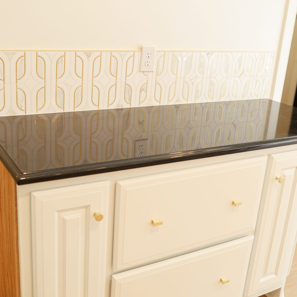 Detail: countertop edge and drawer hardware